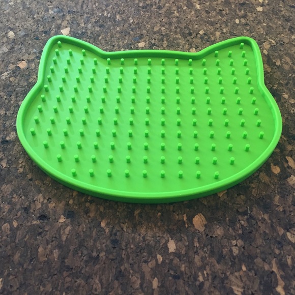 Cat Nwt Set Of 2 Silicone Pet Food Mats For Kitty Food Green And